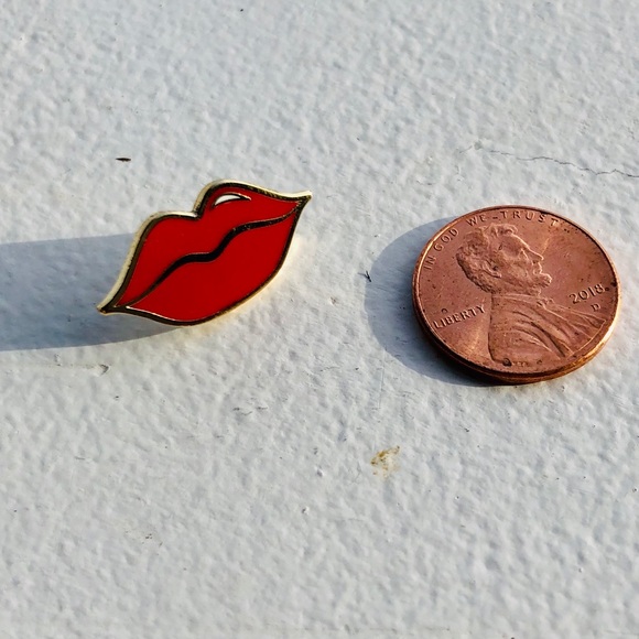 Lips enamel pin - Picture 5 of 7